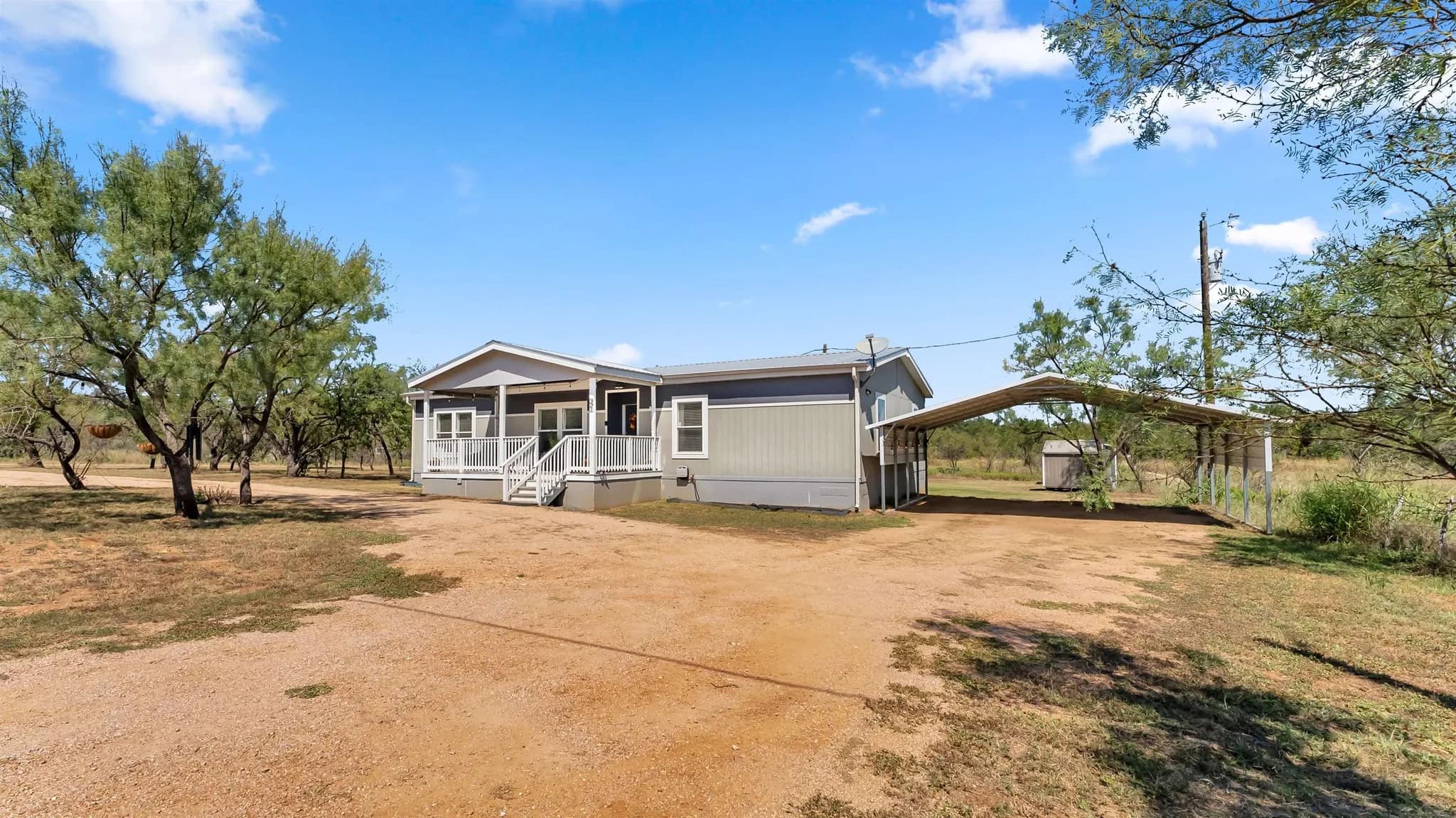 2200 County Road 310, Llano